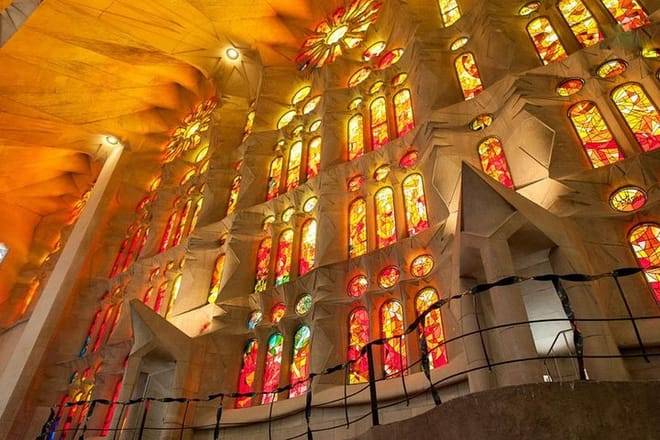 Sagrada Familia: Fast-Track Ticket and Audio Tour on Mobile App (EN)