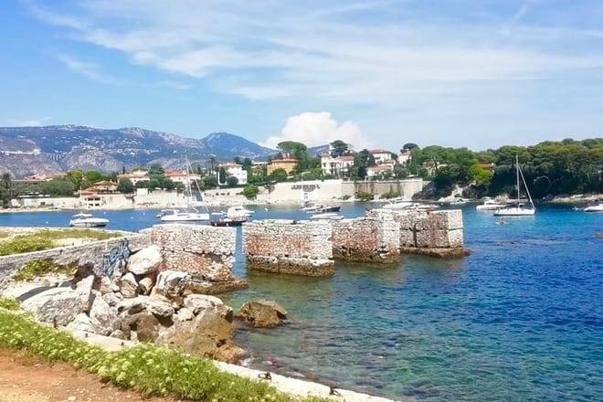 Fantastic Bay of Villefranche & billionaire's cape E-Bike Tour