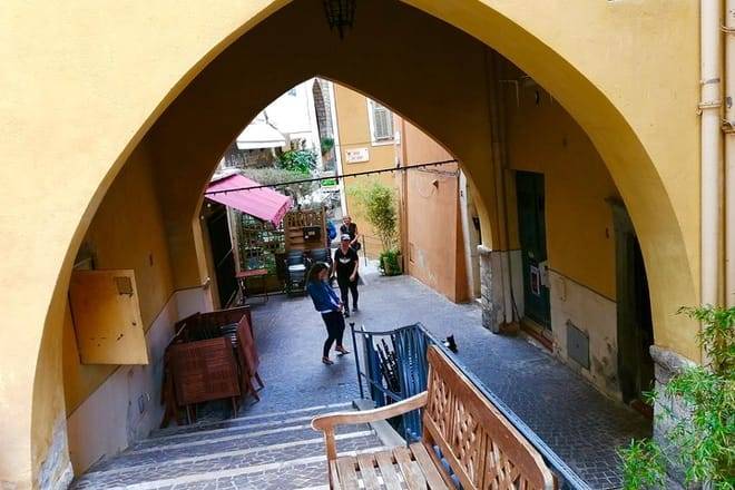 Fantastic Bay of Villefranche & billionaire's cape E-Bike Tour