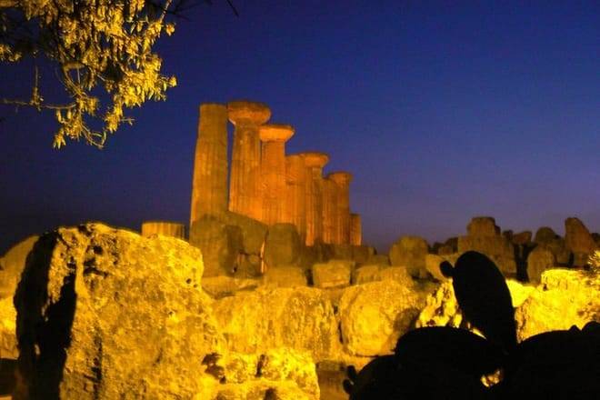 Piazza Armerina - Agrigento, Valley of Temples - Scala dei Turchi from Catania