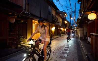 Night E-Bike Tour in Kyoto: Gion, Kiyomizu Slope & Maruyama Park