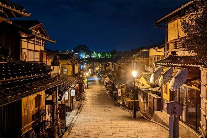 Experience Kyoto Gion at Night E-Bike Tour