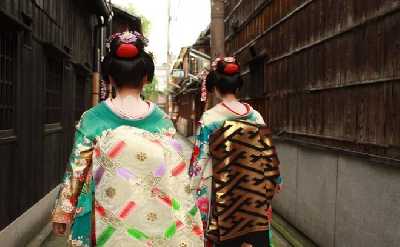 Kyoto | Night Walking Tour of Gion | Geisha & Maiko Stories
