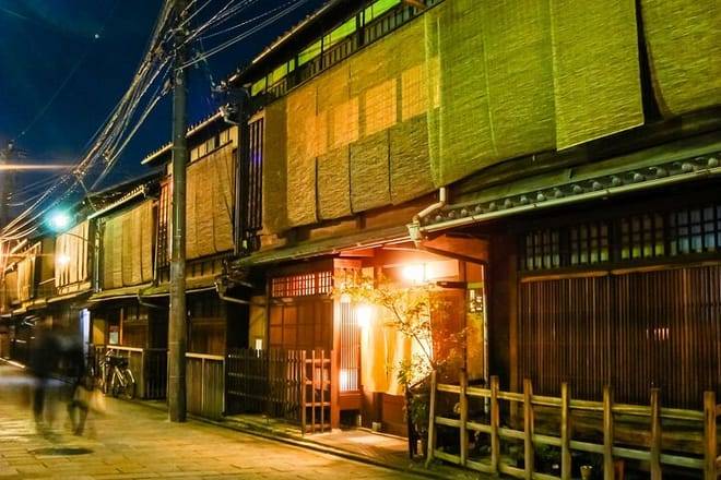 Gion Night Tour Stories of Geisha and Maiko