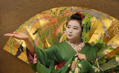 The Art of Geisha: Exclusive Show & Gion Walking Tour