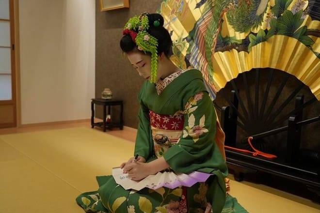 The Art of Geisha: Exclusive Show & Gion Walking Tour