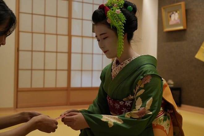 The Art of Geisha: Exclusive Show & Gion Walking Tour