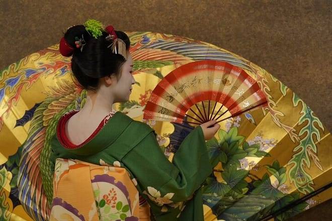 The Art of Geisha: Exclusive Show & Gion Walking Tour
