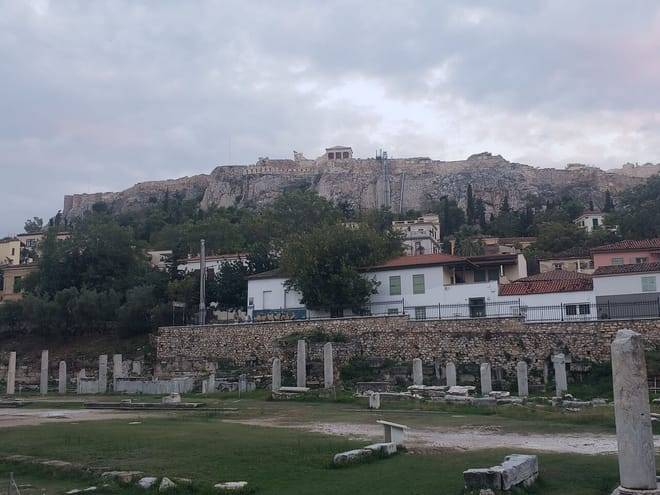 Athens at Night Small-Group Walking Tour with Dinner