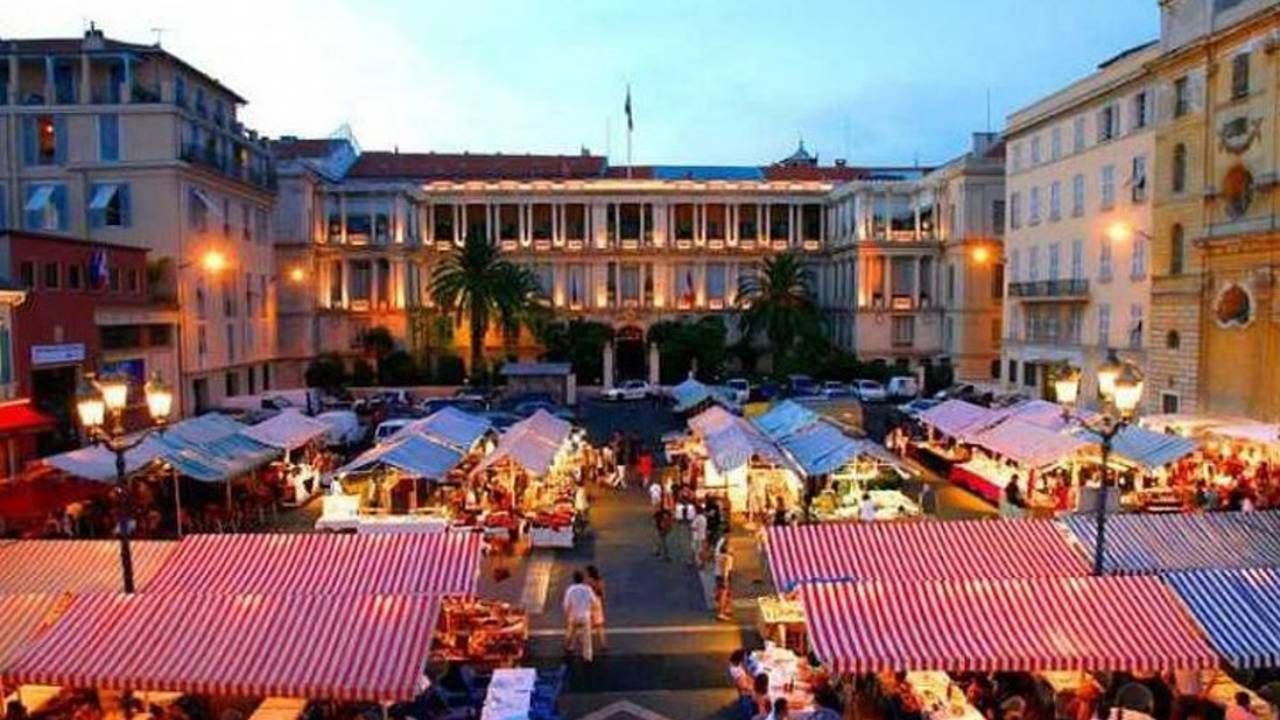 Market at night in Nice