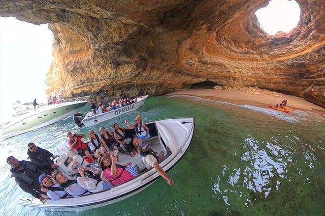 From Faro: Boat trip to Benagil Cave & Arches of Praia da Marinha