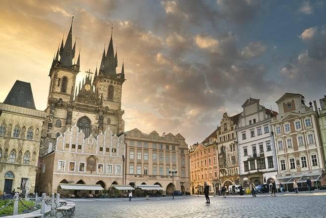 Private Prague walking tour with Pilsner brewery trip & Lunch