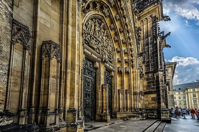 Private Prague walking tour with Pilsner brewery trip & Lunch