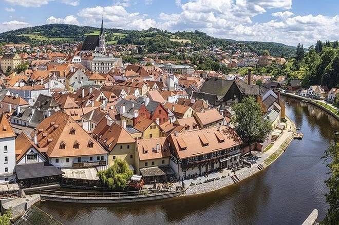 Prague to Linz Private transfer via Cesky Krumlov with private Tour and Lunch