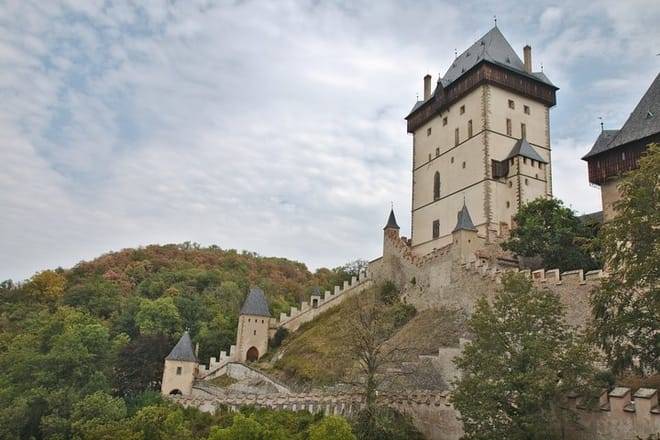 Private Karlstejn castle tour from Prague with glassworks & lunch