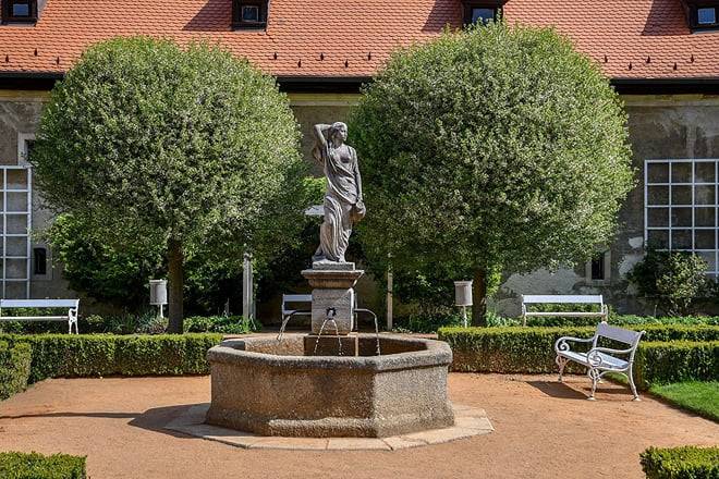 Modern Art in Prague: Walking Audio Tour of David Cerny's Works