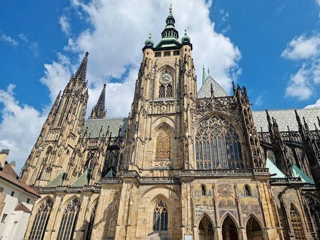 Prague: From Madame Tussauds to Castle In-App Audio Tour