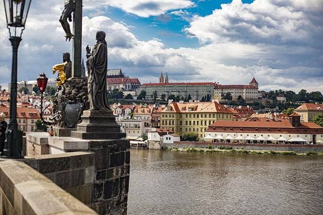 Prague: Historic Sights to Nobility In-App Audio Tour