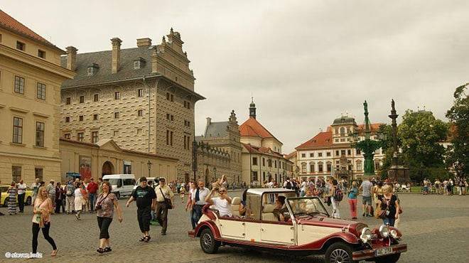 Prague: Museum of Senses to St. Vitus Audio Tour