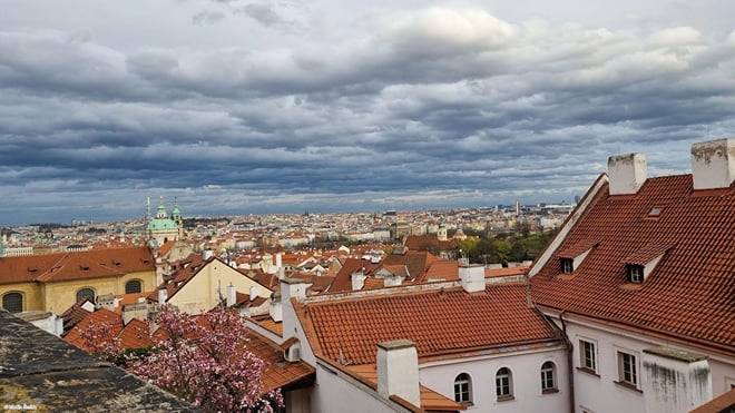Prague: Old Town to Hradčany In-App Audio Tour