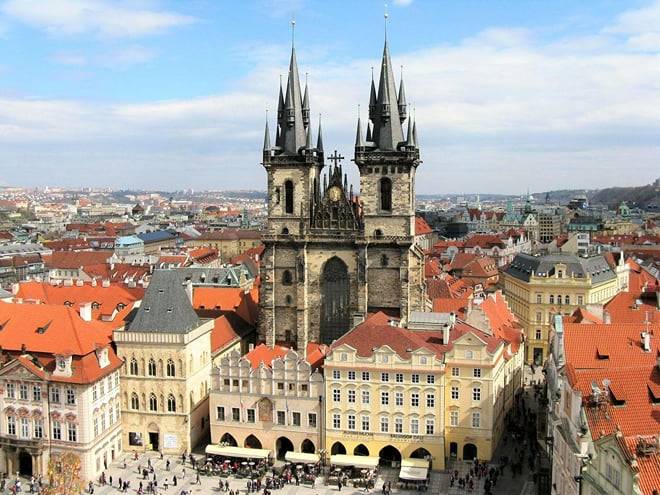 Prague: Old Town to Lobkowicz Palace Audio Tour
