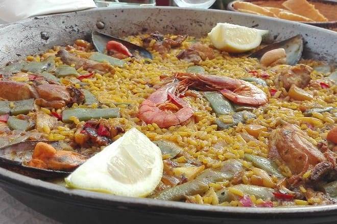 Madrid Local Tapas & History Tour with Dinner