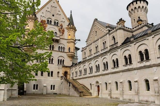 Private Day Trip: Munich to Neuschwanstein Castle, Local driver
