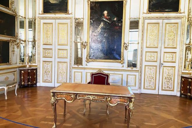 DEMU042  - English- Munich Nymphenburg Palace Tickets and Tour, Carriage Museum 