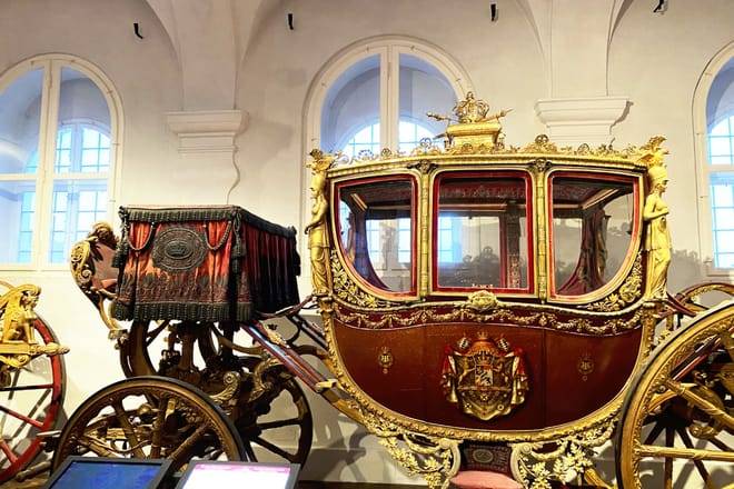 DEMU042  - English- Munich Nymphenburg Palace Tickets and Tour, Carriage Museum 