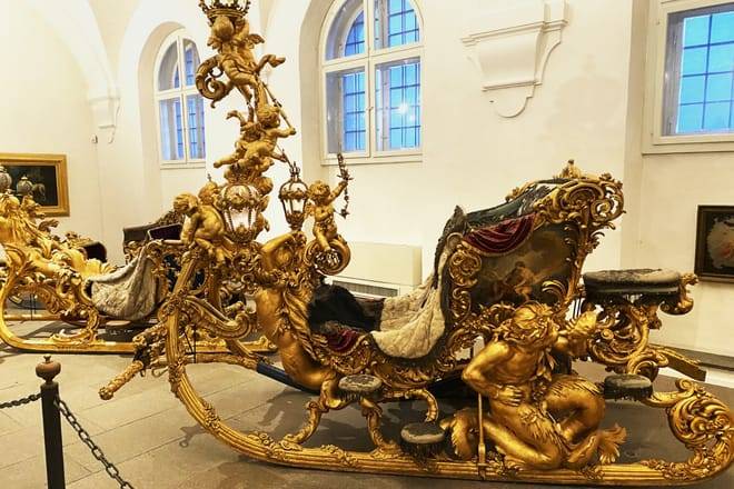 DEMU042  - English- Munich Nymphenburg Palace Tickets and Tour, Carriage Museum 