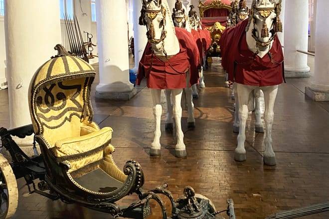 DEMU042  - English- Munich Nymphenburg Palace Tickets and Tour, Carriage Museum 
