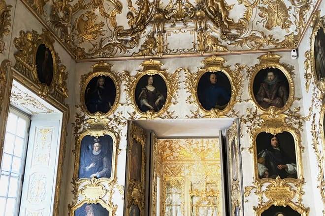 DEMU042  - English- Munich Nymphenburg Palace Tickets and Tour, Carriage Museum 