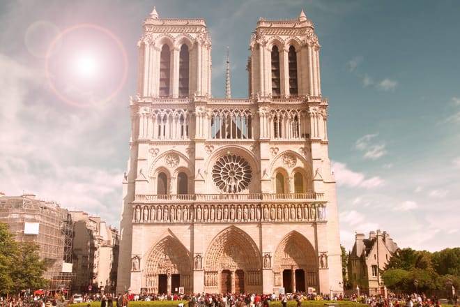FRPA049 - English  Skip-the-line Notre-Dame Cathedral, Louvre, Paris City Tour