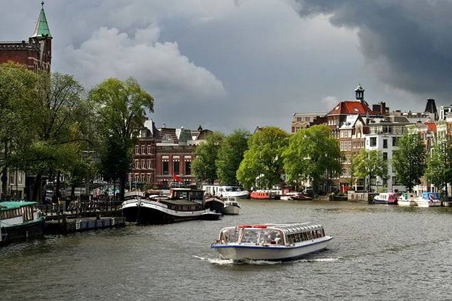 1 Hour Amsterdam Canal Cruise with Audio Guide