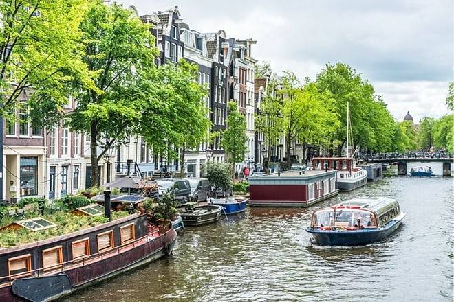 1 Hour Amsterdam Canal Cruise with Audio Guide