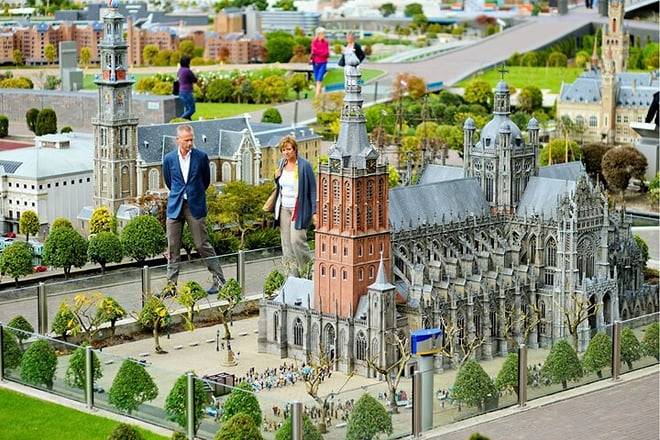 Guided Tour to Rotterdam and Delft and Places Around Amsterdam