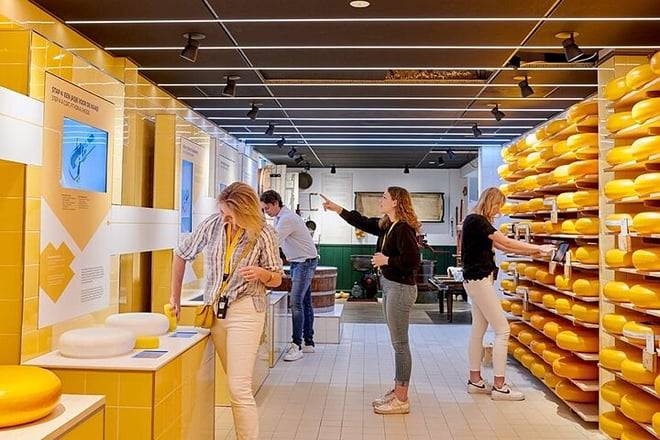 Gouda trip from Amsterdam by train with Gouda Cheese Experience