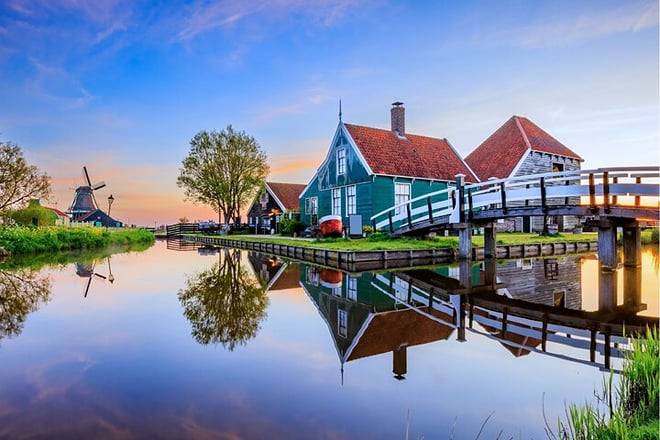 Zaanse Schans trip by Train from Amsterdam with Cheese Tasting