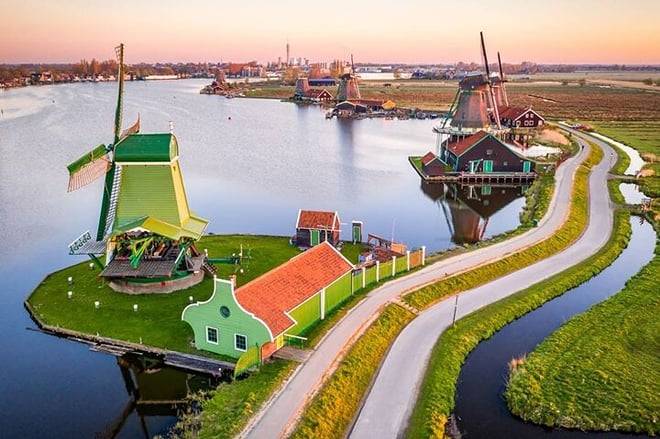 Zaanse Schans trip by Train from Amsterdam with Cheese Tasting