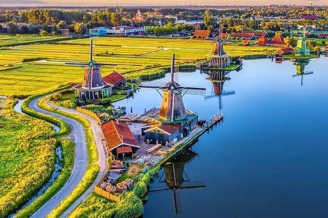 Zaanse Schans trip by Train from Amsterdam with Cheese Tasting