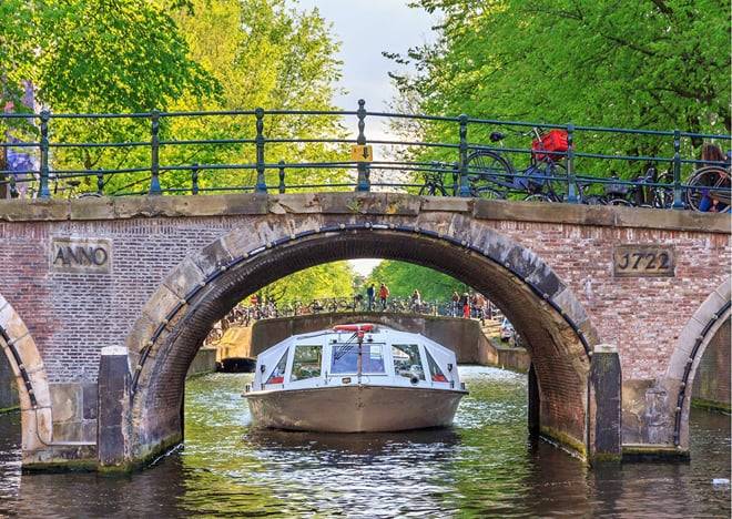 1 Hour Amsterdam Canal Cruise with audio guide