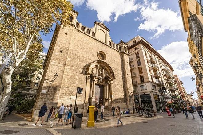 Hello Palma: Private 2-Hour Intro City Walk with Local Guide